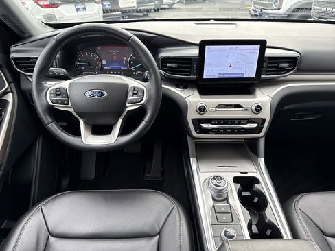 Used 2022 Ford Explorer XLT w/ Equipment Group 202A AWD/4WD image 12