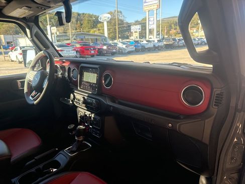 Used 2023 Jeep Wrangler Unlimited Rubicon 4xe image 19