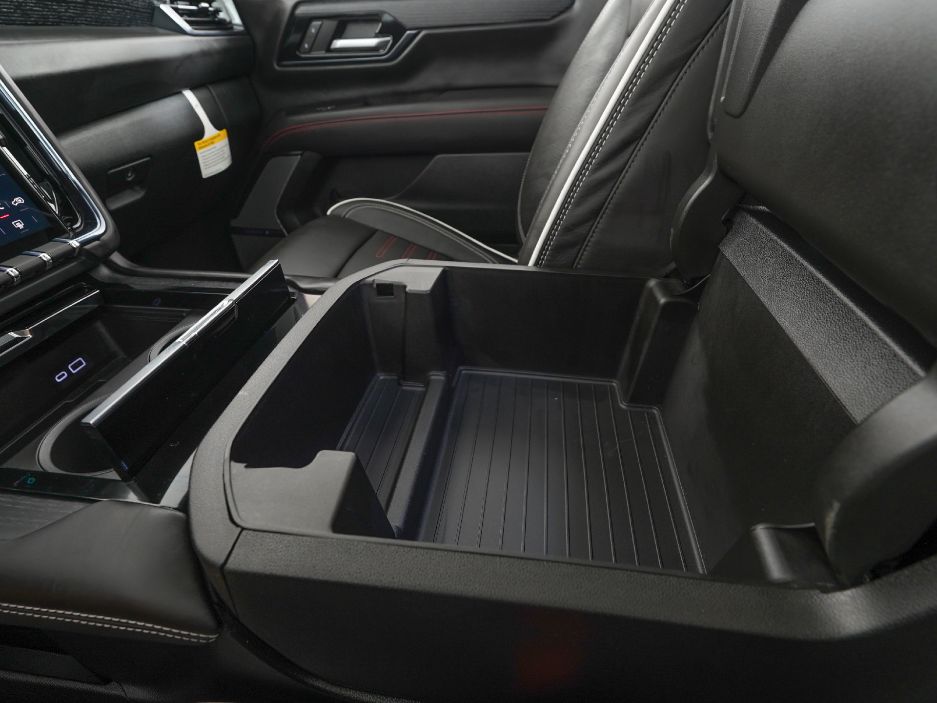 Used 2026 GMC Yukon XL AT4 Ultimate w/ LPO, Floor Liner Package AWD/4WD image 30