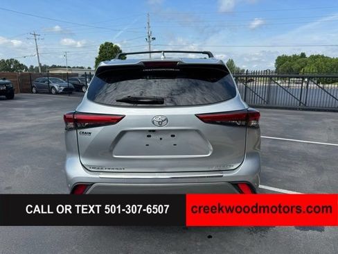 Used 2021 Toyota Highlander Platinum FWD image 16