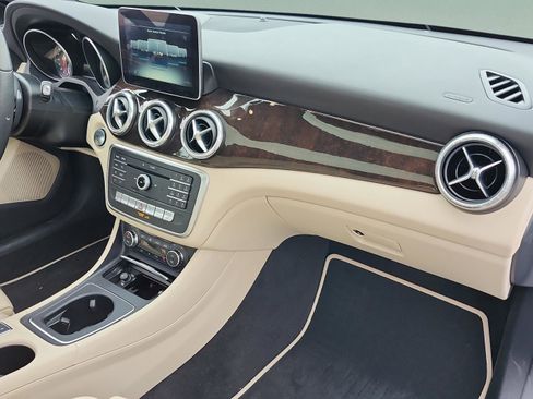 Used 2018 Mercedes-Benz CLA 250 image 28