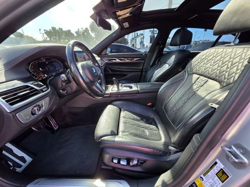 Used 2020 BMW 750i xDrive w/ M Sport Package image 21