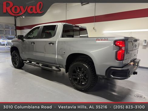 Used 2024 Chevrolet Silverado 1500 LT Trail Boss w/ Convenience Package II image 2