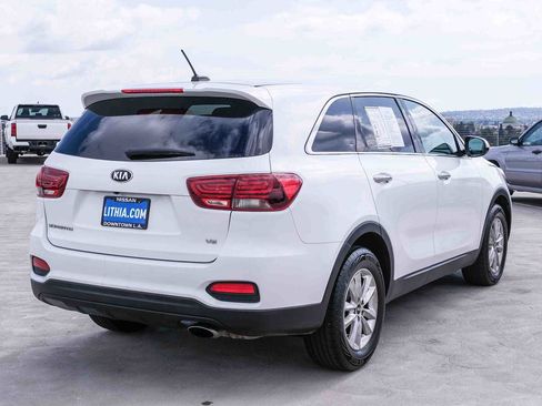 Used 2019 Kia Sorento FWD V6 image 4