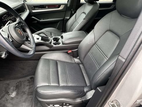Used 2024 Porsche Cayenne AWD/4WD image 24