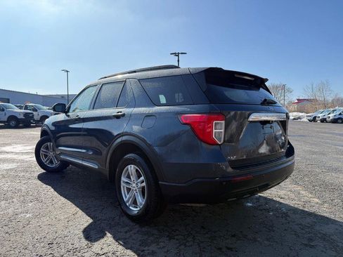Used 2022 Ford Explorer XLT AWD/4WD image 3
