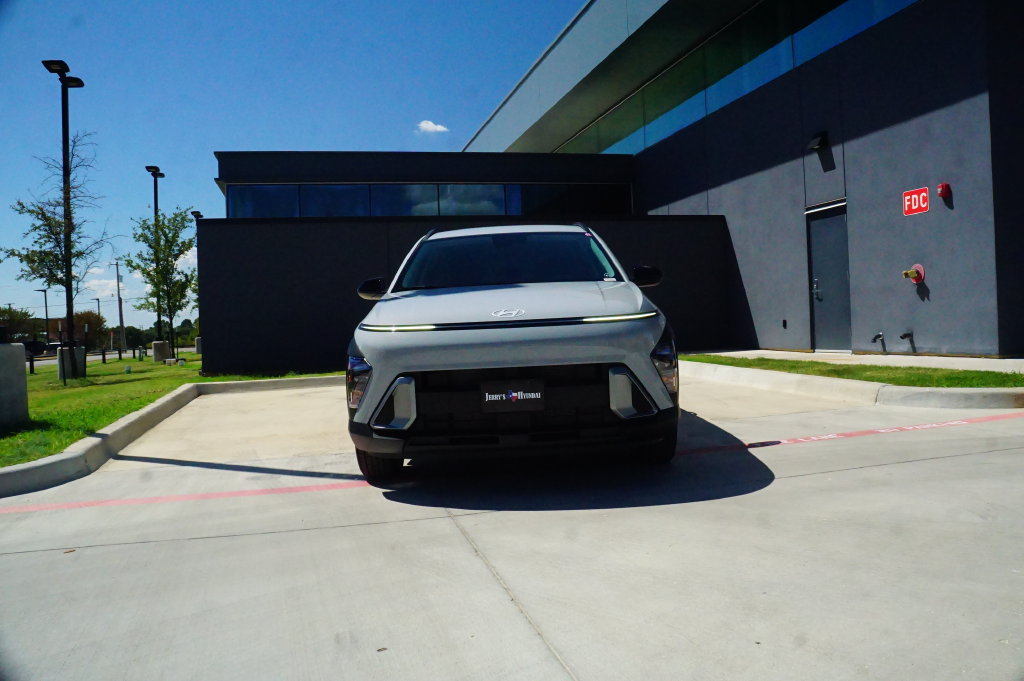 New 2027 Hyundai Kona SEL Sport FWD image 2