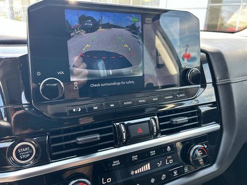 Used 2023 Nissan Pathfinder Platinum image 18