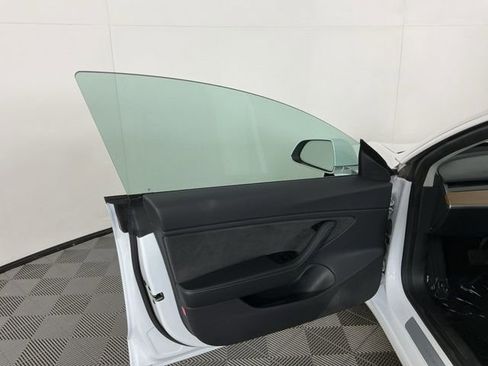 Used 2019 Tesla Model 3 Standard Range Plus image 13