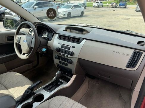 Used 2010 Ford Focus SE FWD image 10