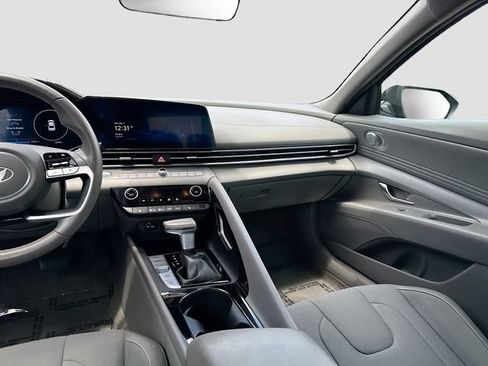 Certified 2025 Hyundai Elantra SEL FWD image 22