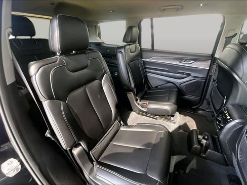 Used 2023 Jeep Grand Cherokee L Limited AWD/4WD image 20