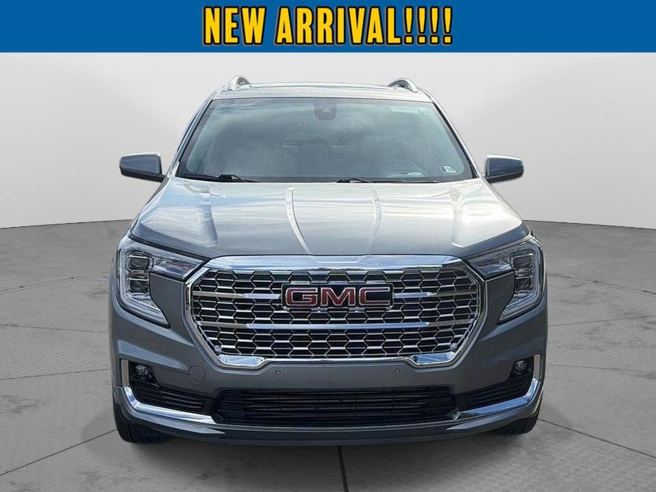 Used 2023 GMC Terrain Denali AWD/4WD image 2