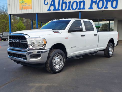 Used 2022 RAM 3500 Tradesman w/ Chrome Appearance Group AWD/4WD image 2