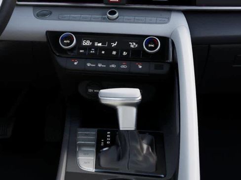 New 2025 Hyundai Elantra Limited image 21