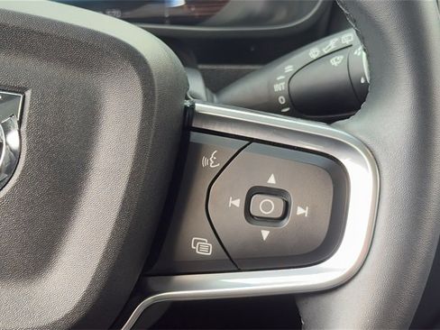 Certified 2025 Volvo XC40 B5 Plus image 11