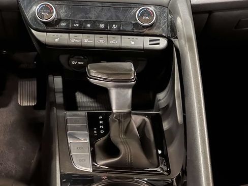 Used 2025 Hyundai Elantra SEL FWD image 23