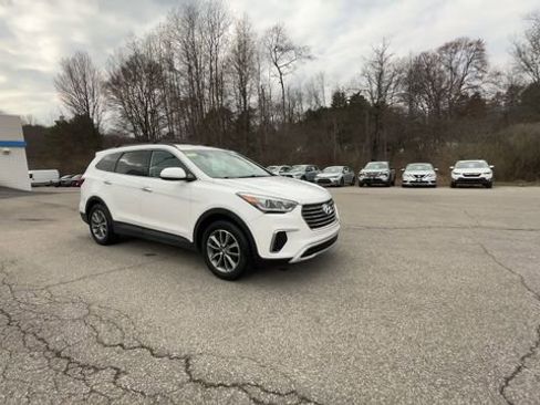 Used 2017 Hyundai Santa Fe SE image 6