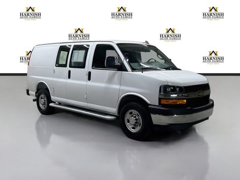 Used 2025 Chevrolet Express 2500 w/ Driver Convenience Package RWD image 3