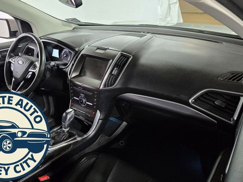Used 2015 Ford Edge Titanium image 44