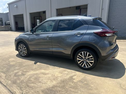 Used 2021 Nissan Kicks SV FWD image 6