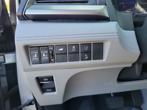 Used 2018 Honda Odyssey EX-L image 21