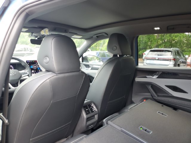 New 2026 Volkswagen Tiguan SE R-Line FWD image 11