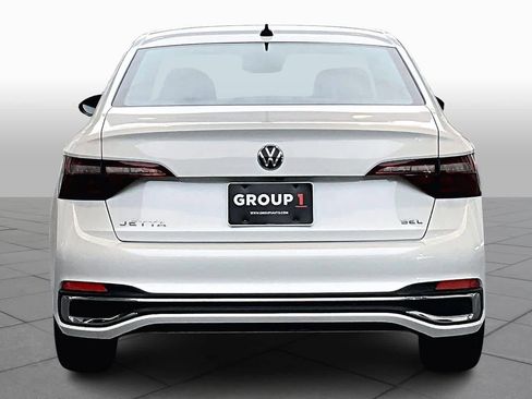 Used 2022 Volkswagen Jetta SEL image 4