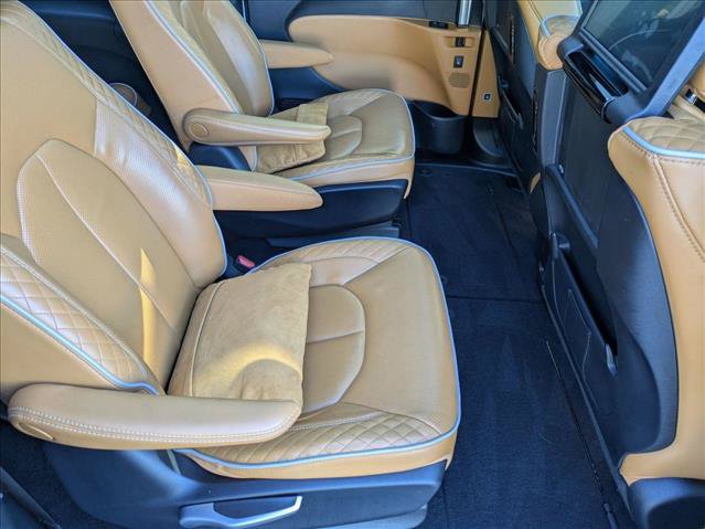 Used 2022 Chrysler Pacifica Pinnacle AWD/4WD image 22