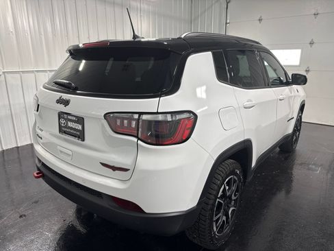 Used 2026 Jeep Compass Trailhawk AWD/4WD image 4