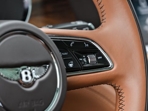 Used 2022 Bentley Bentayga AWD/4WD image 29