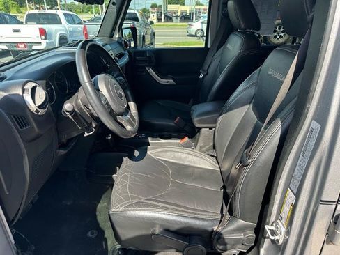 Used 2018 Jeep Wrangler Unlimited Sahara AWD/4WD image 9