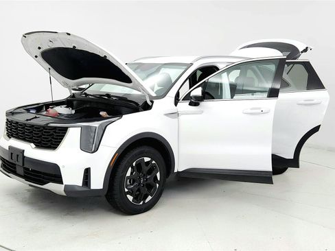 Used 2024 Kia Sorento S AWD/4WD image 9