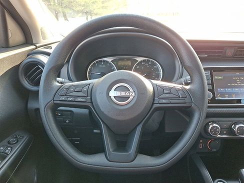 Used 2025 Nissan Kicks Play S image 17