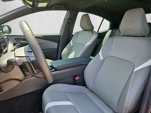 Used 2026 Toyota Camry SE w/ Convenience Package FWD image 16