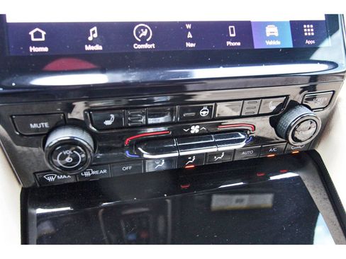 Used 2025 Jeep Grand Cherokee L Limited RWD image 29