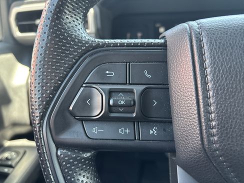 Used 2025 Toyota Tacoma SR5 AWD/4WD image 18