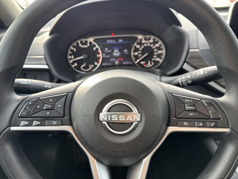 Used 2024 Nissan Altima 2.5 SV image 10