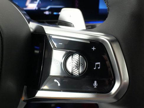 Used 2024 BMW 740i xDrive image 47