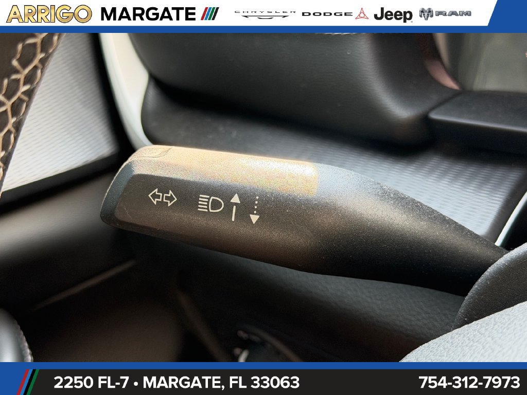 Used 2024 Jeep Grand Cherokee Altitude RWD image 35