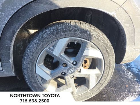 Used 2022 Hyundai Venue Limited w/ Cargo Package image 9