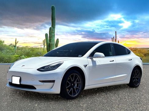 Used 2020 Tesla Model 3 Standard Range Plus RWD image 2