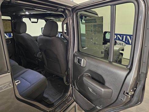 Used 2023 Jeep Gladiator Sport AWD/4WD image 21