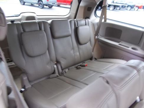 Used 2016 Chrysler Town & Country Touring image 24