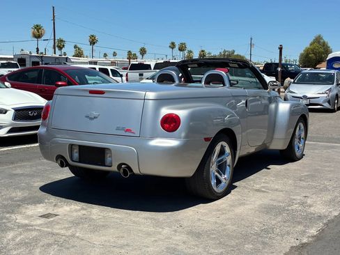 Used 2005 Chevrolet SSR w/ Preferred Equipment Group RWD image 9