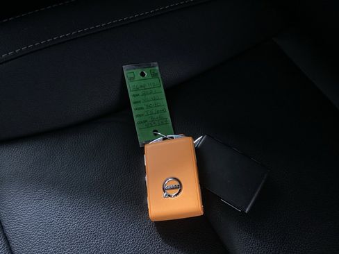 Used 2021 Volvo XC40 T5 Momentum w/ Premium Package image 33