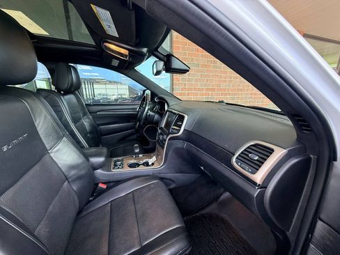 Used 2015 Jeep Grand Cherokee Summit w/ Skid Plate Group AWD/4WD image 13