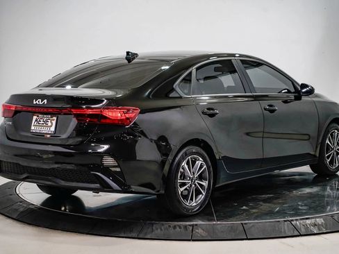 Used 2023 Kia Forte LXS image 4