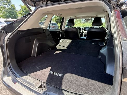 Certified 2022 Toyota RAV4 XLE Premium AWD/4WD image 16