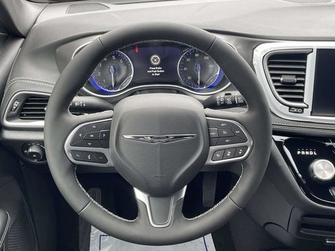 New 2026 Chrysler Pacifica Select FWD image 19